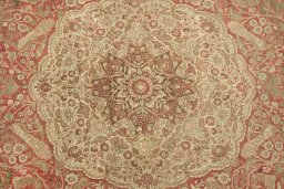 Close-up detail of 1900s Tabriz rug from Iran / Persia showing Wool weave