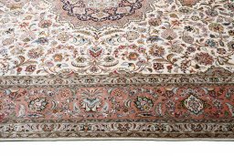 Close-up detail of New Tabriz rug from Iran / Persia showing Cork weave