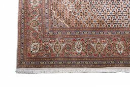 Close-up detail of New Tabriz rug from Iran / Persia showing Cork weave