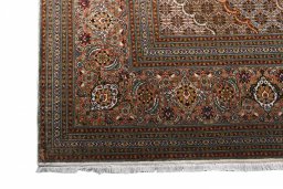 Close-up detail of New Tabriz rug from Iran / Persia showing Cork weave