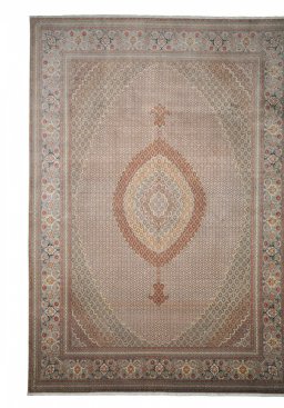 Full view of New Tabriz rug from Iran / Persia, 496 × 350 cm in Beige tones