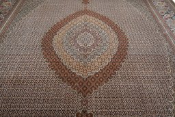 Close-up detail of New Tabriz rug from Iran / Persia showing Cork weave