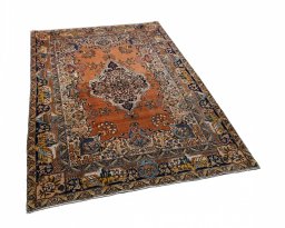 Corner detail of 1930s Tabriz rug showing border pattern and Wool pile