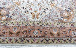 Close-up detail of New Tabriz rug from Iran / Persia showing Cork weave