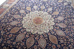 Backside of handmade 1970s Tabriz rug showing knot structure and weave density