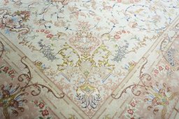 Close-up detail of New Tabriz rug from Iran / Persia showing Cork weave