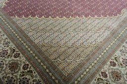 Close-up detail of New Tabriz rug from Iran / Persia showing Cork weave