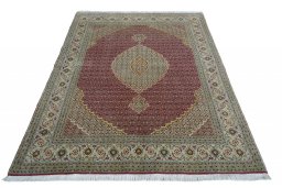 Surface texture of New Tabriz rug with natural Cork and intricate pattern