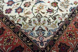 Close-up detail of New Tabriz rug from Iran / Persia showing Cork weave