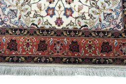 Full view of New Tabriz rug from Iran / Persia, 155 × 96 cm in Beige tones
