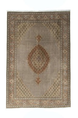 Full view of New Tabriz rug from Iran / Persia, 298 × 200 cm in Beige tones