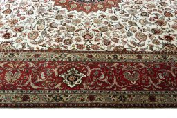 Close-up detail of New Tabriz rug from Iran / Persia showing Cork weave