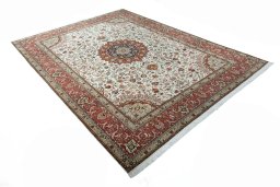 Close-up detail of New Tabriz rug from Iran / Persia showing Cork weave