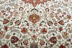 Close-up detail of New Tabriz rug from Iran / Persia showing Cork weave