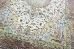 Close-up detail of New Tabriz rug from Iran / Persia showing Cork weave
