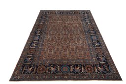 Surface texture of 1930s Tabriz rug with natural Wool and intricate pattern