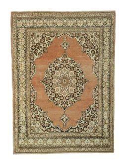 Full view of 1930s Tabriz rug from Iran / Persia, 174 × 126 cm in Red tones
