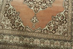 Close-up detail of 1930s Tabriz rug from Iran / Persia showing Wool weave