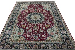 Surface texture of 2000s Tabriz rug with natural Wool and intricate pattern