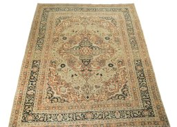 Surface texture of 1930s Tabriz rug with natural Wool and intricate pattern
