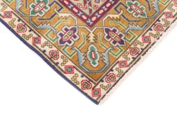 Central medallion detail of 1980s Tabriz rug from Iran / Persia