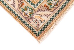 Central medallion detail of 1975s Tabriz rug from Iran / Persia