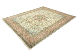 Corner detail of 2019s Tabriz rug showing border pattern and Wool pile