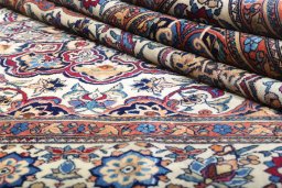 Close-up detail of 1900s Tehran rug from Iran / Persia showing Wool weave
