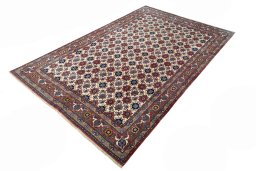 Corner detail of 2000s Varamin rug showing border pattern and Wool pile