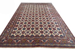 Surface texture of 2000s Varamin rug with natural Wool and intricate pattern