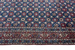 Close-up detail of 1950s Varamin rug from Iran / Persia showing Wool weave