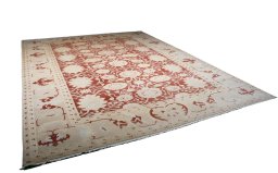 Corner detail of New Yazd rug showing border pattern and Wool pile