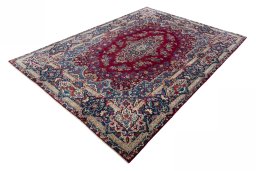 Corner detail of 1970s Yazd rug showing border pattern and Wool pile