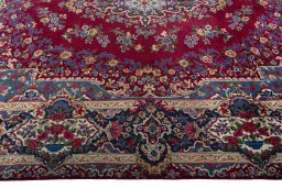 Corner detail of 1970s Yazd rug showing border pattern and Wool pile