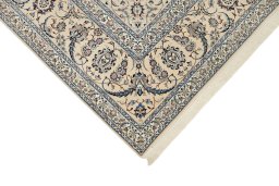 Central medallion detail of New Nain 6La with Silk rug from Iran / Persia