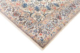Central medallion detail of 2020s Nain 6La with Silk rug from Iran / Persia