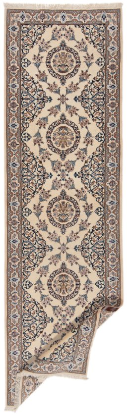 Central medallion detail of New Nain 6La with Silk rug from Iran / Persia