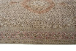 Corner detail of New Tabriz 50/60/70 Raj rug showing border pattern and Cork pile