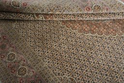 Close-up detail of New Tabriz 50/60/70 Raj rug from Iran / Persia showing Cork weave