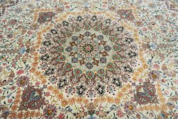 Central medallion detail of New Tabriz 50/60/70 Raj rug from Iran / Persia
