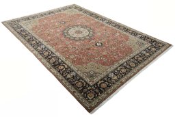 Corner detail of New Tabriz 50/60/70 Raj rug showing border pattern and Cork pile