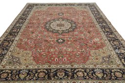 Close-up detail of New Tabriz 50/60/70 Raj rug from Iran / Persia showing Cork weave