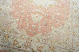 Close-up detail of New Tabriz 50/60/70 Raj rug from Iran / Persia showing Cork weave