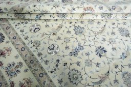 Close-up detail of New Tabriz 50/60/70 Raj rug from Iran / Persia showing Cork weave