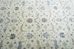 Central medallion detail of New Tabriz 50/60/70 Raj rug from Iran / Persia