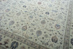 Close-up detail of New Tabriz 50/60/70 Raj rug from Iran / Persia showing Cork weave