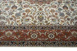Close-up detail of New Tabriz 50/60/70 Raj rug from Iran / Persia showing Cork weave