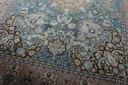Close-up detail of 1970s Tabriz 50/60/70 Raj rug from Iran / Persia showing Cork weave