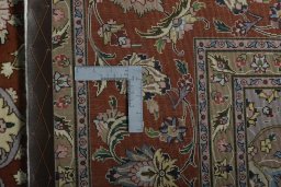 Central medallion detail of New Tabriz 50/60/70 Raj rug from Iran / Persia