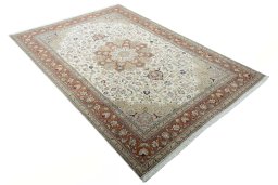 Close-up detail of New Tabriz 50/60/70 Raj rug from Iran / Persia showing Cork weave